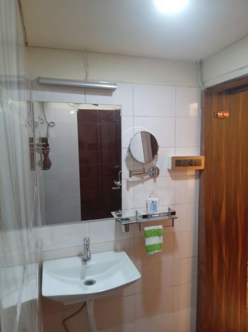 Ostro Inn Studio Apartment Calcutta Eksteriør billede
